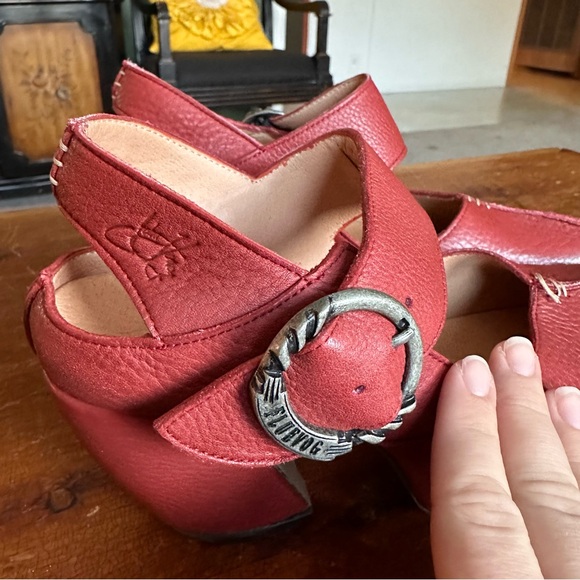 Fluevog Prepare Guide Platform Mary Jane Heel in Tomato 🍅 - Picture 4 of 16
